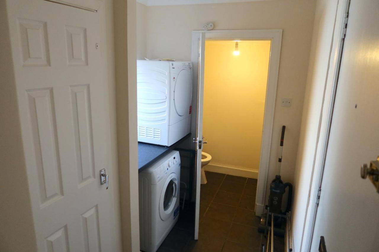 Large 2 Floor Near & Train And Golf Courses