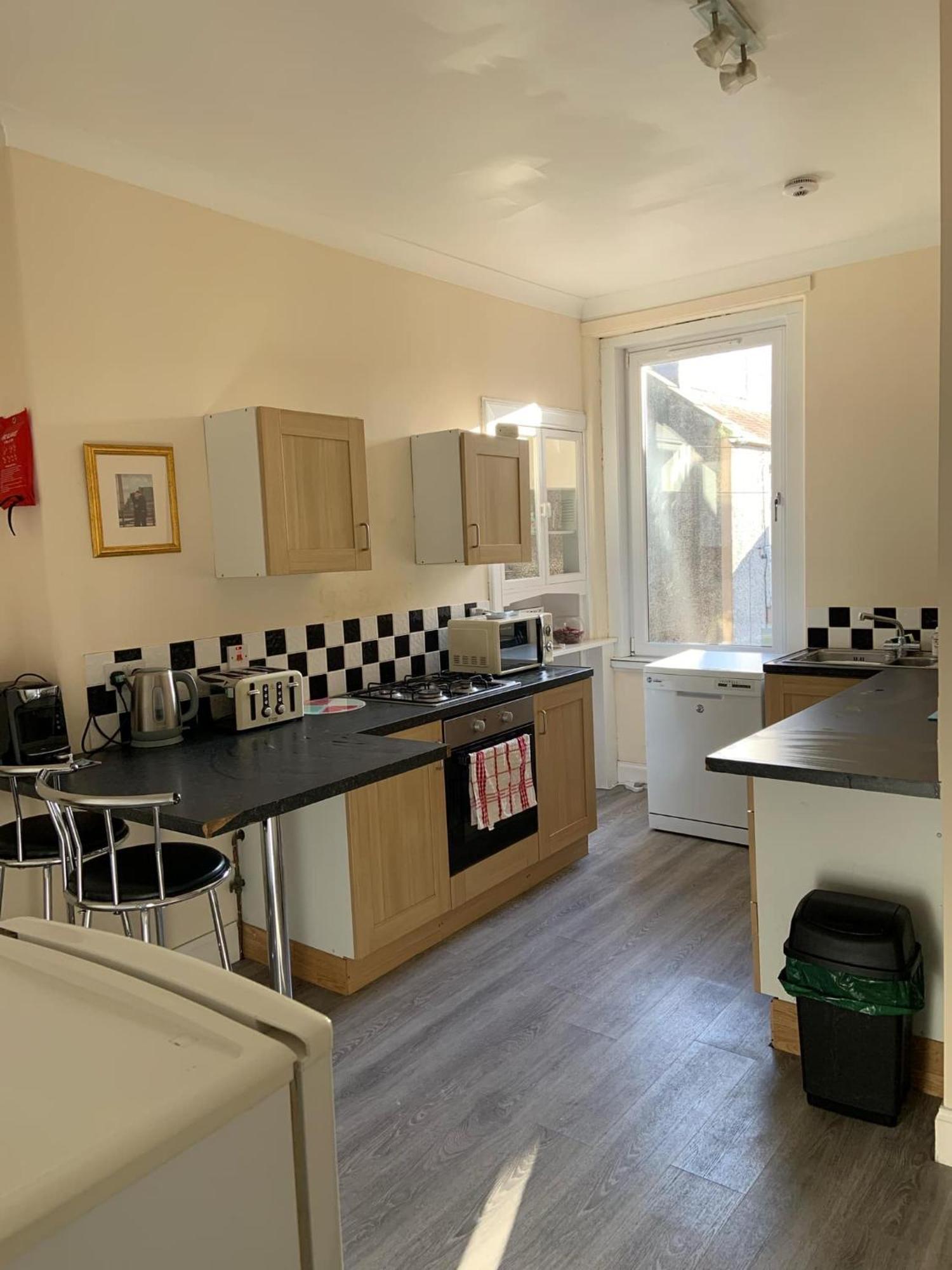 Large 2 Floor Near & Train And Golf Courses