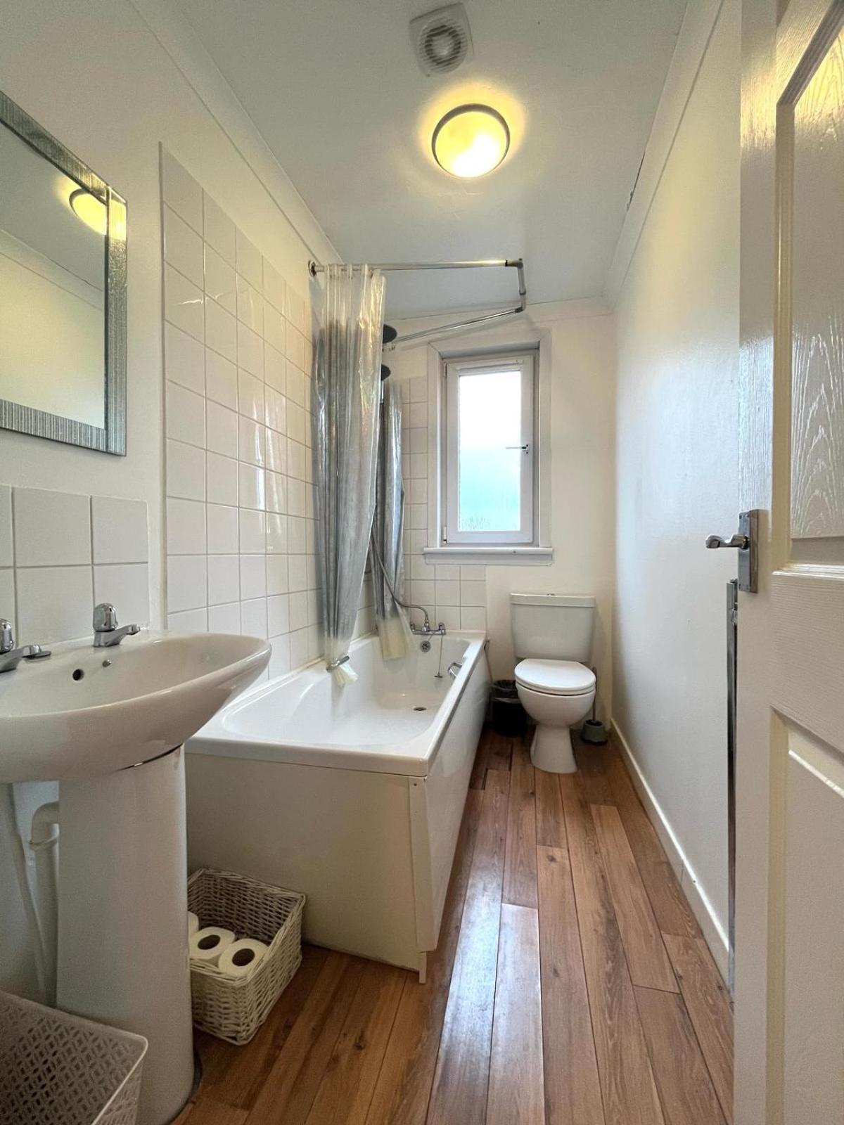 Large 2 Floor Near & Train And Golf Courses * Methil