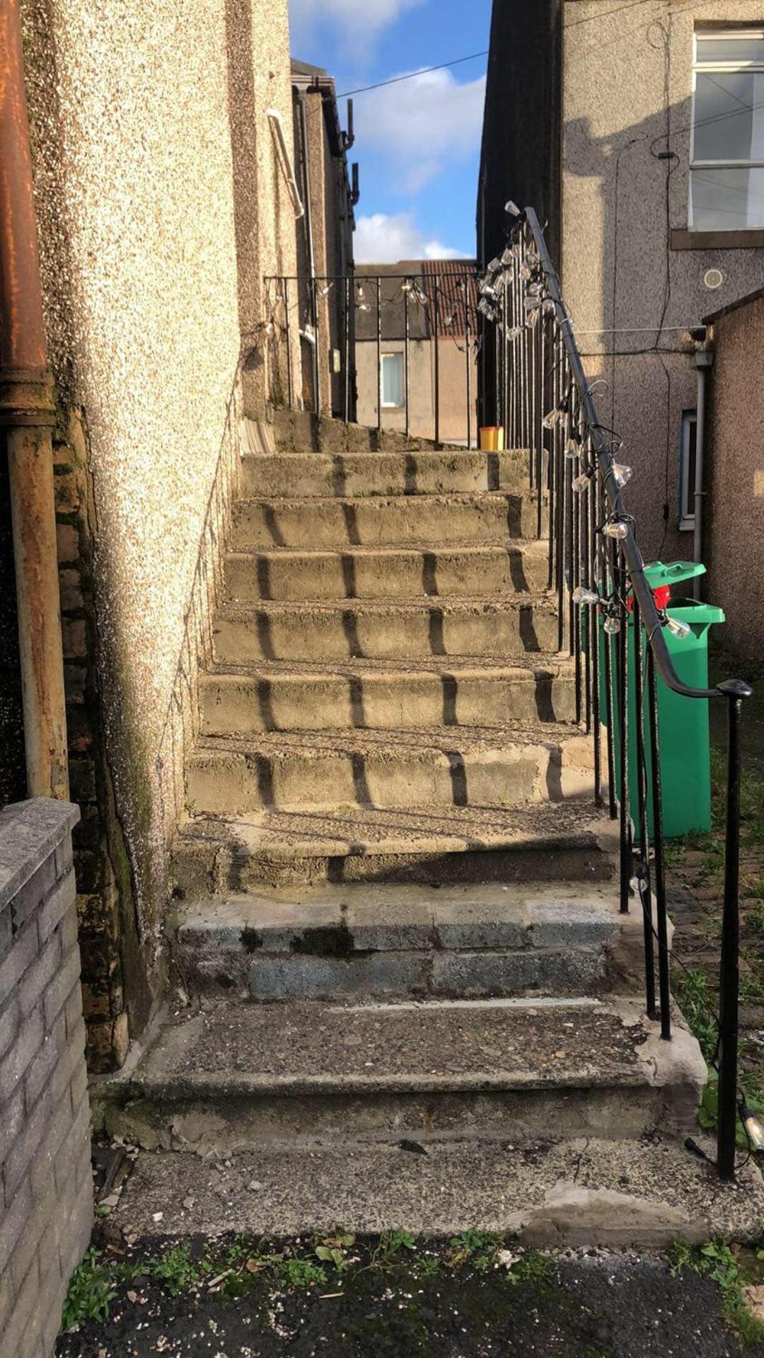 Large 2 Floor Near & Train And Golf Courses Apartment *