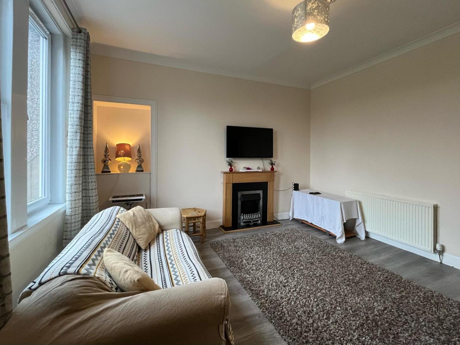 Large 2 Floor Near & Train And Golf Courses Apartment *