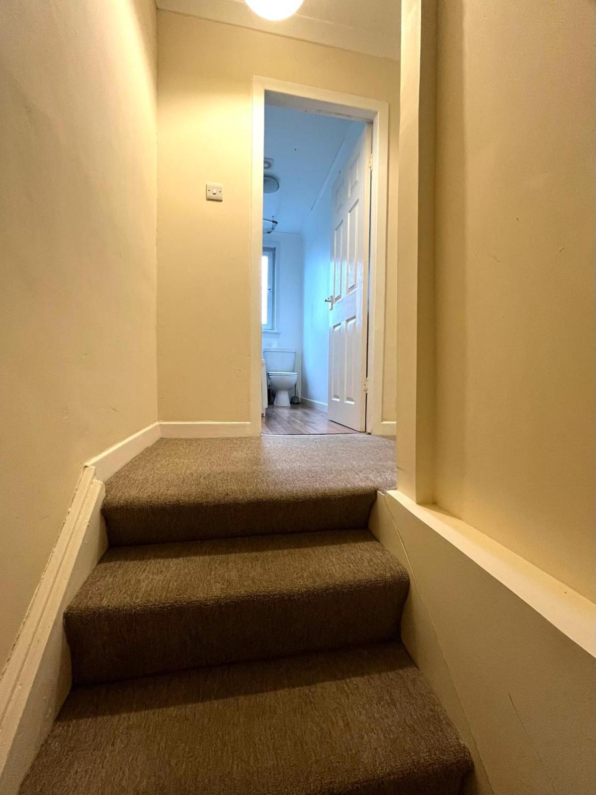 Large 2 Floor Near & Train And Golf Courses