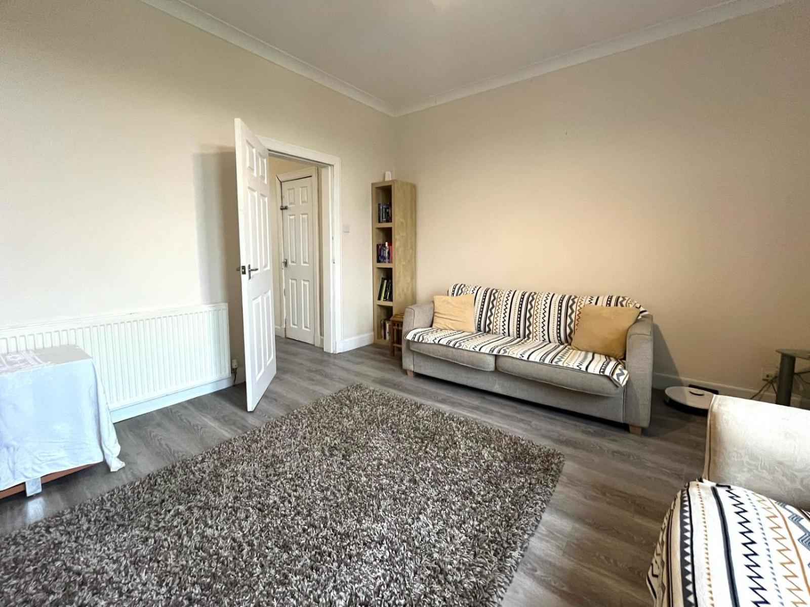 Large 2 Floor Near & Train And Golf Courses Apartment Methil
